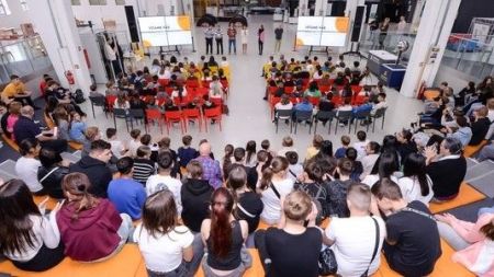 Školáci se učili o hospodaření s penězi i o hrozbách na internetu