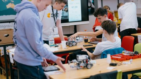 Droid Games: Žáci soutěžili ve stavbě a programování robotů